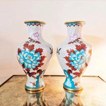 Set twee cloisonne vazen beschikbaar voor biedingen