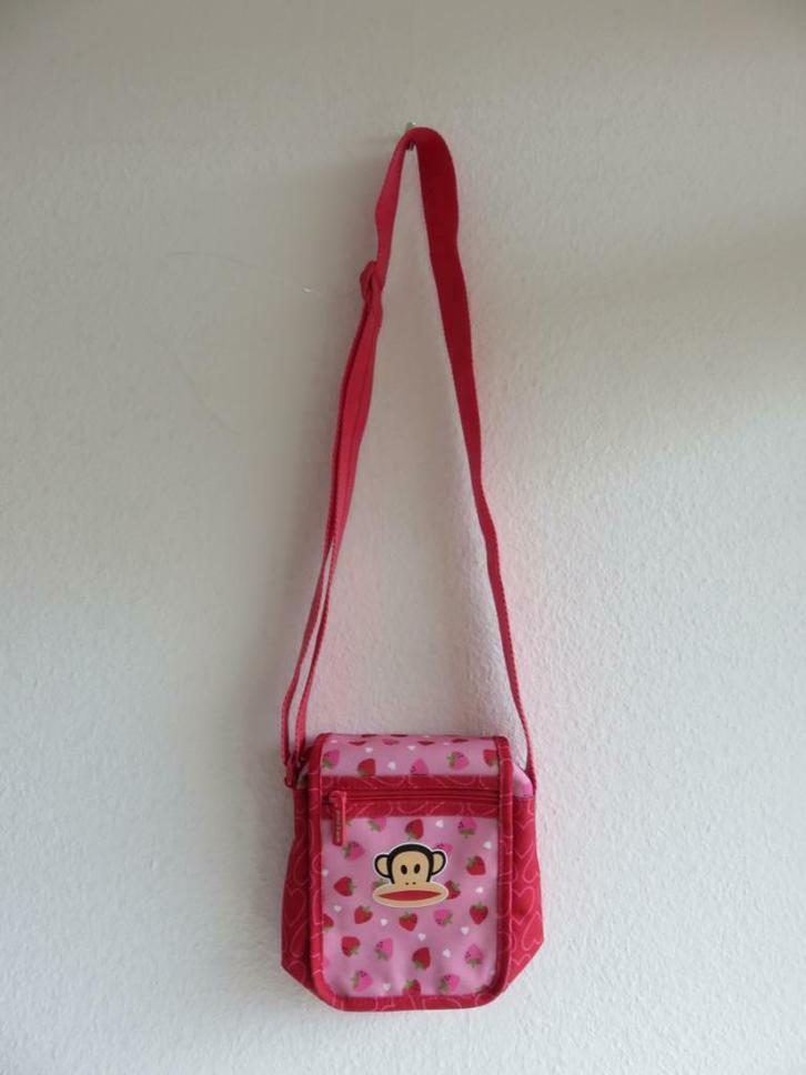 Paul Frank klein schoudertasje rood roze met aardbeien, Kinderen en Baby's, Kindermode-accessoires, Zo goed als nieuw, Ophalen of Verzenden