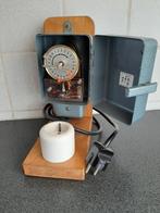 Oude mechanische tijd klok., Verzamelen, Elektronische Apparatuur, Ophalen of Verzenden, Overige typen