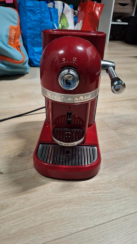KitchenAid Nespresso Machine - Rood, Witgoed en Apparatuur, Koffiezetapparaten, Zo goed als nieuw, Koffiepads en cups, Espresso apparaat