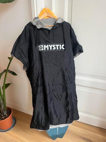 Mystic Surf Poncho beschikbaar voor biedingen