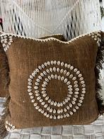 Bruin Kussen met Schelpen 50x50 - Bohemian Stijl, Ophalen of Verzenden, Nieuw, Bruin, Vierkant
