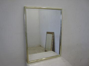 Sjiek ogende facet geslepen spiegel met goudkleurige lijst beschikbaar voor biedingen