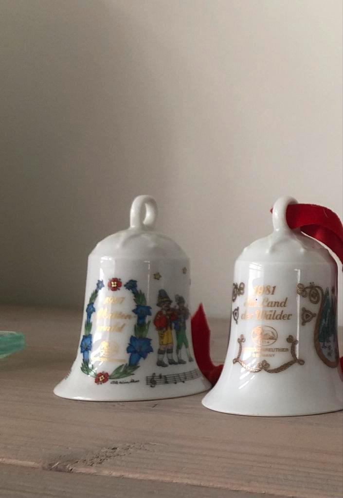 2 Hutschenreuther Kerstklokjes 25.00 per stuk, Antiek en Kunst, Antiek | Porselein, Ophalen of Verzenden