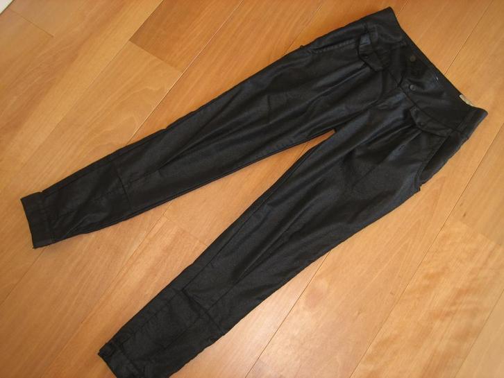 Zwarte waxed bandplooi Pull & Bear, S19, maat 38 snazzeys, Kleding | Dames, Broeken en Pantalons, Nieuw, Maat 38/40 (M), Zwart