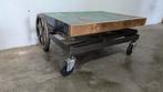 Industriële salontafel, Ophalen