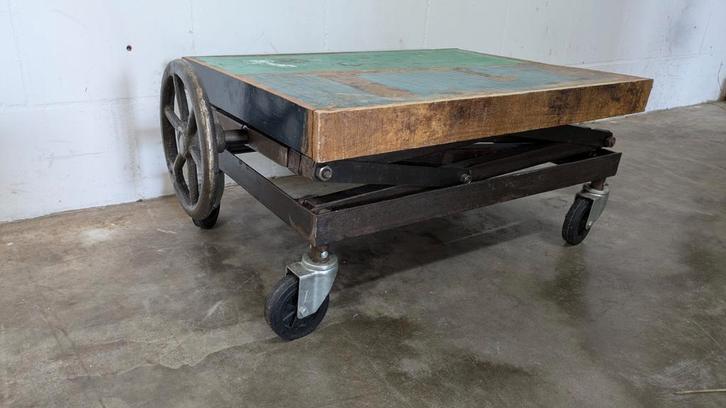 Industriële salontafel, Antiek en Kunst, Antiek | Meubels | Tafels, Ophalen
