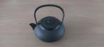 gietijzeren theepot met een zeef voor losse thee erin., Ophalen, Zo goed als nieuw