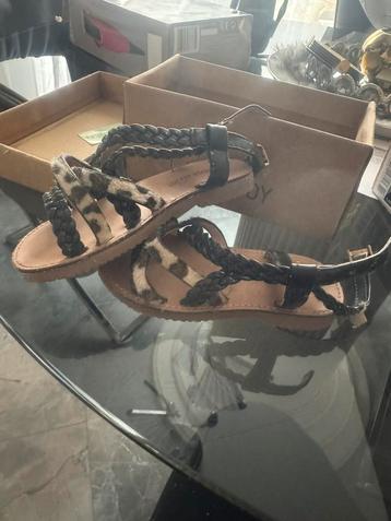 Sandalen meisjes beschikbaar voor biedingen