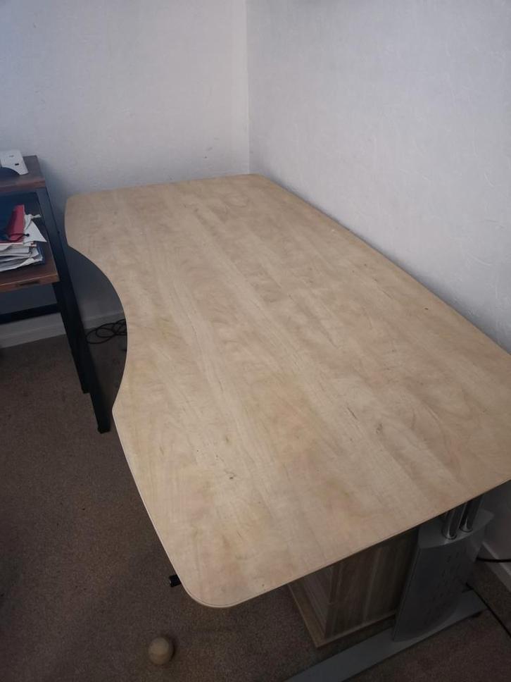 Hoogte verstelbaar bureau met kabelgoot 188x92,5, Huis en Inrichting, Bureaus, Zo goed als nieuw, Bureau, In hoogte verstelbaar