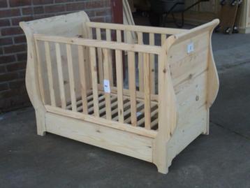 Grenen baby bedje met style beschikbaar voor biedingen