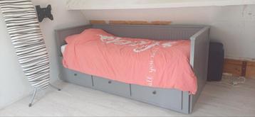 Hemnes bed zeer goede staat grijs