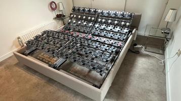 Twee TEMPUR MATIC schotel bedbodems met 3 motoren per bed. beschikbaar voor biedingen