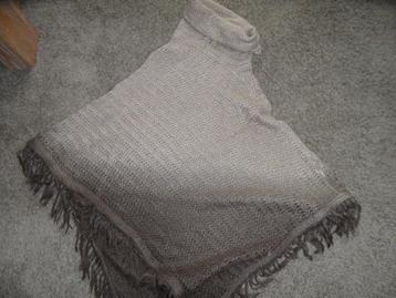 Beige/bruine damesponcho, maat M beschikbaar voor biedingen