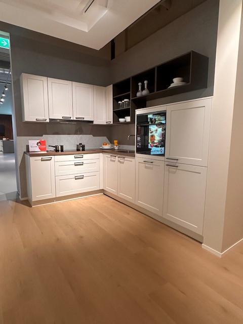 Complete Showroom Keuken, Valentina Schelpwit Met stoomoven!, Huis en Inrichting, Keuken | Complete keukens, Zo goed als nieuw