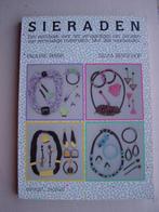 Mooie sieraden maken met eenvoudige materialen, Ophalen of Verzenden, Zo goed als nieuw, Overige typen