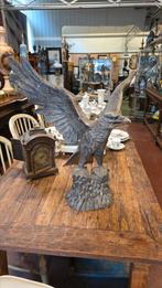 Super grote bronzen adelaar., Ophalen