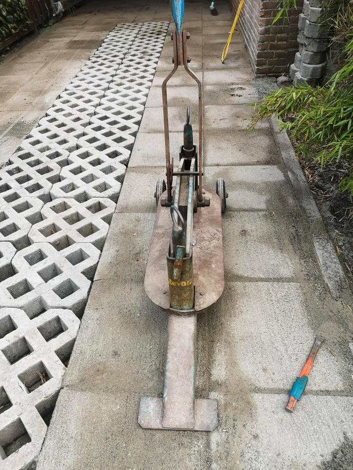 Revo R 60 steenknipper goede messen kanjer, Doe-het-zelf en Verbouw, Gereedschap | Overige machines, Gebruikt, Ophalen