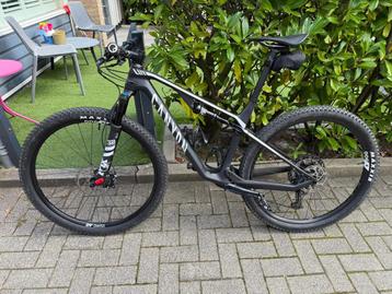 Canyon Lux Carbon Mountainbike maat M ( incl. accessoires) beschikbaar voor biedingen