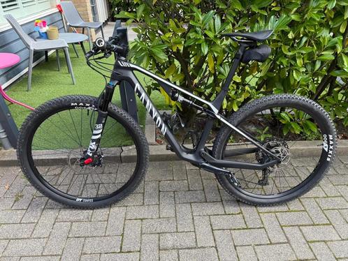 Canyon Lux Carbon Mountainbike maat M ( incl. accessoires), Fietsen en Brommers, Fietsen | Mountainbikes en ATB, Zo goed als nieuw