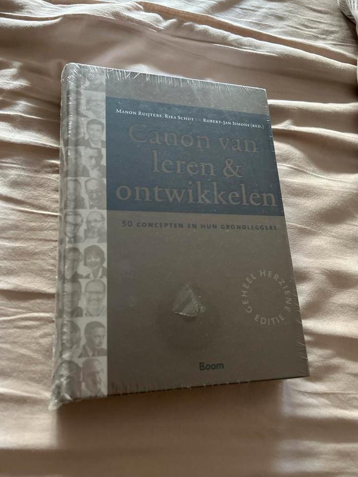 GLOEDNIEUW Rika Schut - Canon van leren & ontwikkelen, Boeken, Wetenschap, Zo goed als nieuw, Sociale wetenschap, Ophalen of Verzenden