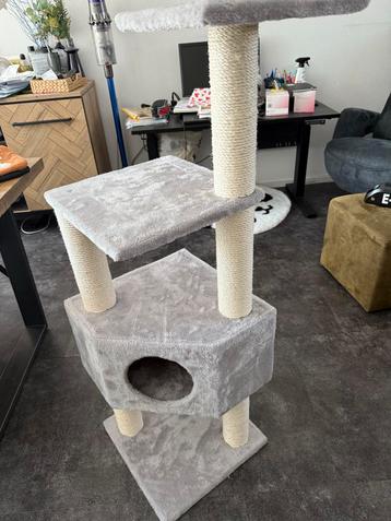 Katten krabpaal beschikbaar voor biedingen