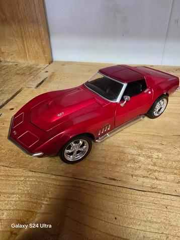 Chevrolet Corvette C3, een klassieke Amerikaanse sportwagen. beschikbaar voor biedingen