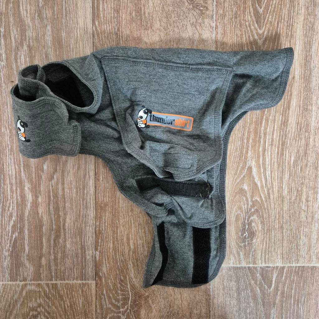 Thundershirt maat S, Dieren en Toebehoren, Ophalen of Verzenden, Zo goed als nieuw, Hondenjas