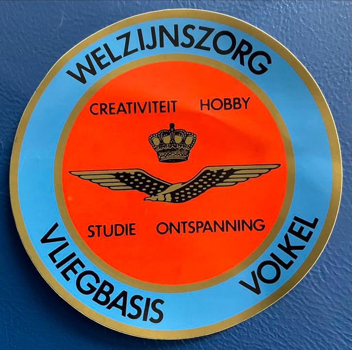 Vliegbasis Volkel Welzijnszorg met zwarte letters, Verzamelen, Militaria | Algemeen, Landmacht, Nederland, Verzenden