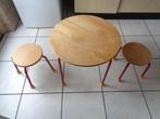 Vintage kindertafel met 2 krukjes, Kinderen en Baby's, Kinderkamer | Tafels en Stoelen, Ophalen, Gebruikt, Tafel(s) en Stoel(en)