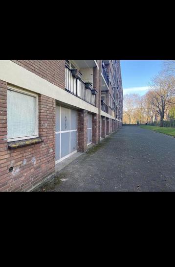 Grote garagebox van ruim 25m2 te huur in Rijswijk beschikbaar voor biedingen