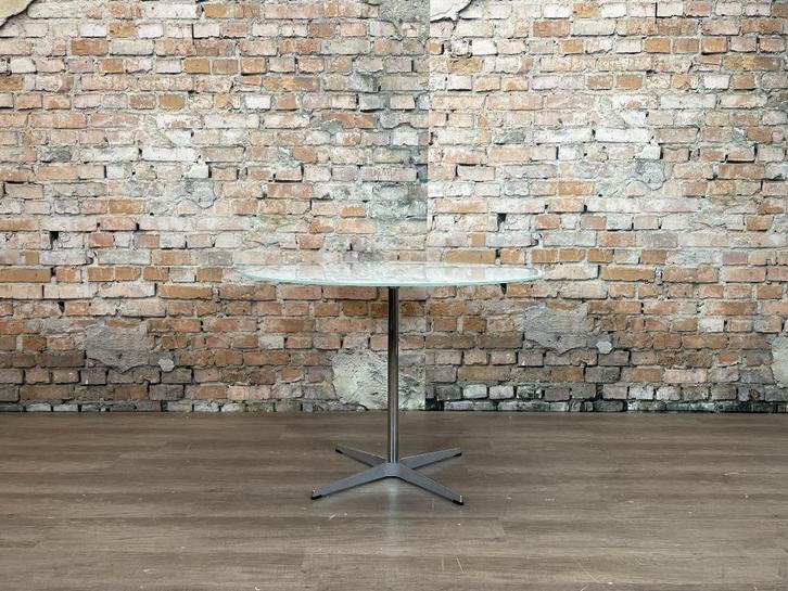 Fritz Hansen A623 bij TheReSales, Huis en Inrichting, Tafels | Eettafels, Zo goed als nieuw, 50 tot 100 cm, 50 tot 100 cm, Vier personen
