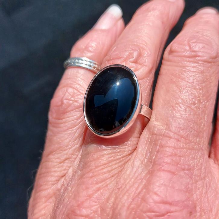 Mooie nieuwe zilveren ring met een ovale Onyx, mt 17,5, Sieraden, Tassen en Uiterlijk, Ringen, Nieuw, Dame, 17 tot 18, Zwart, Zilver