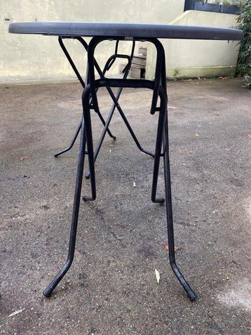 Tafel set van 4 stuks beschikbaar voor biedingen