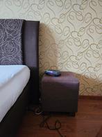 Bruin stoffen hocker / voetenbankje, Huis en Inrichting, Banken | Voetenbanken en Poefen, Ophalen of Verzenden, Vierkant, Minder dan 50 cm