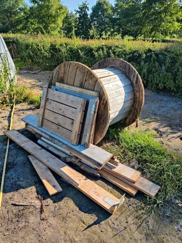 Hout beschikbaar voor biedingen
