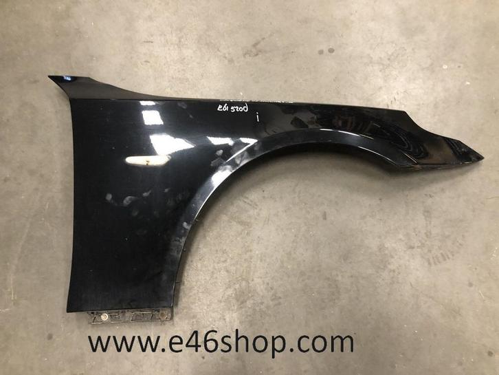 VOORSPATBORD BMW 5 SERIE E60 E61 SCHWARZ 2 2006 RECHTS, Auto-onderdelen, Carrosserie en Plaatwerk, Spatbord, BMW, Gebruikt, Ophalen of Verzenden