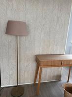 Staande lamp beige met gouden voet, Huis en Inrichting, Ophalen of Verzenden, Zo goed als nieuw, Metaal, 150 tot 200 cm