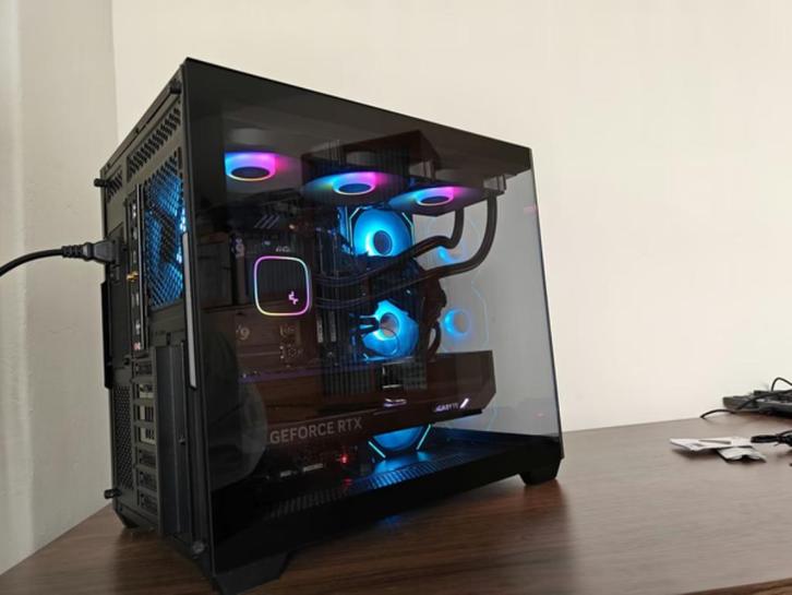 Gaming PC // RTX 5090 & AMD 7 9800X3D //, Computers en Software, Servers, Zo goed als nieuw, 4 Ghz of meer, 1 TB of meer, Hot swappable onderdelen