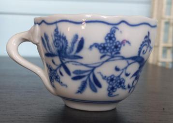Vintage blauw porseleinen Zwiebelmuster kopje beschikbaar voor biedingen