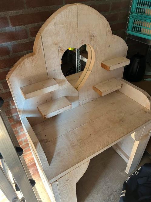 Stijger houten kaptafel met hartjes spiegel, Huis en Inrichting, Tafels | Kaptafels, Zo goed als nieuw, Minder dan 100 cm, 50 tot 100 cm