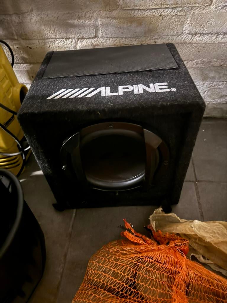 Subwoofer alpine te koop!, Auto diversen, Autospeakers, Ophalen of Verzenden, Zo goed als nieuw