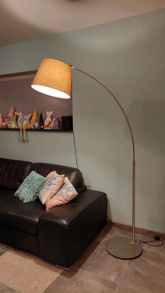 RVS staande lamp met taupe kap, Huis en Inrichting, Lampen | Vloerlampen, Zo goed als nieuw, 150 tot 200 cm, Metaal, Stof, Ophalen