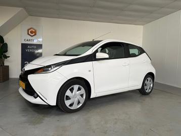 Toyota Aygo 1.0 VVT-i x-play Airco, Navigatie, Cruise contro beschikbaar voor biedingen
