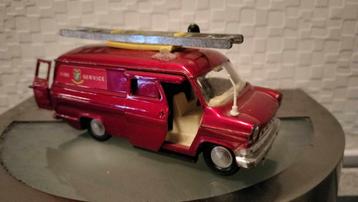 zeer nette DINKY TOY FORD TRANSIT brandweer 1/43 beschikbaar voor biedingen