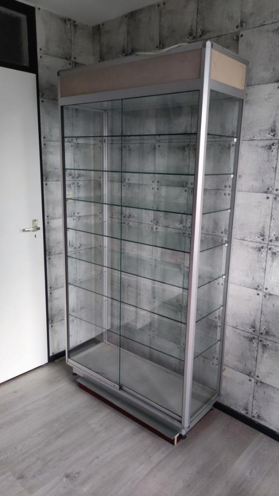 Vitrinekast glas + 7 legplanken en verlichting, Huis en Inrichting, Kasten | Vitrinekasten, Gebruikt, 150 tot 200 cm, 50 tot 100 cm