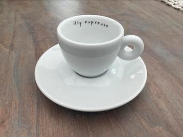 Illy Espresso kop en schotel beschikbaar voor biedingen