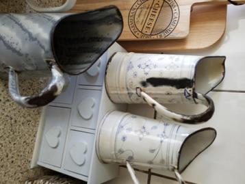 Brocante kleine kannetjes beschikbaar voor biedingen