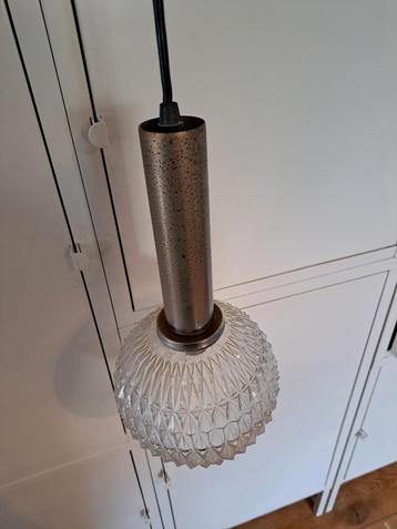 Leuke vintage hanglamp met glazen bol beschikbaar voor biedingen