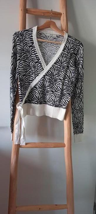 ANNA VEST/TRUI ZWART/WIT V HALS MT 36 S, Kleding | Dames, Truien en Vesten, Zo goed als nieuw, Maat 36 (S), Zwart, Ophalen of Verzenden
